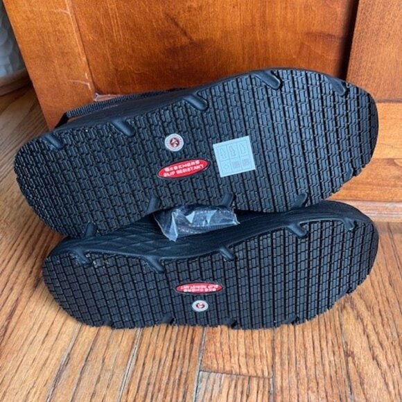 Skechers Women's Relaxed Fit Max Cushioning Elite (size 7.5 wide) - Picture 4 of 5